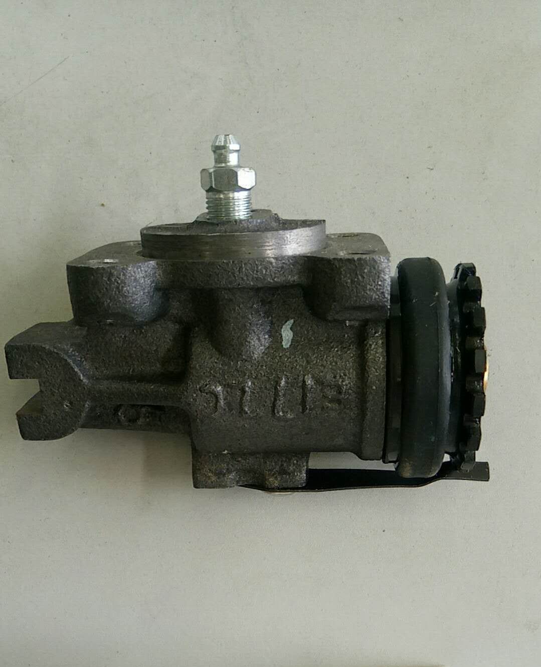 Front brake pump-left rear-2