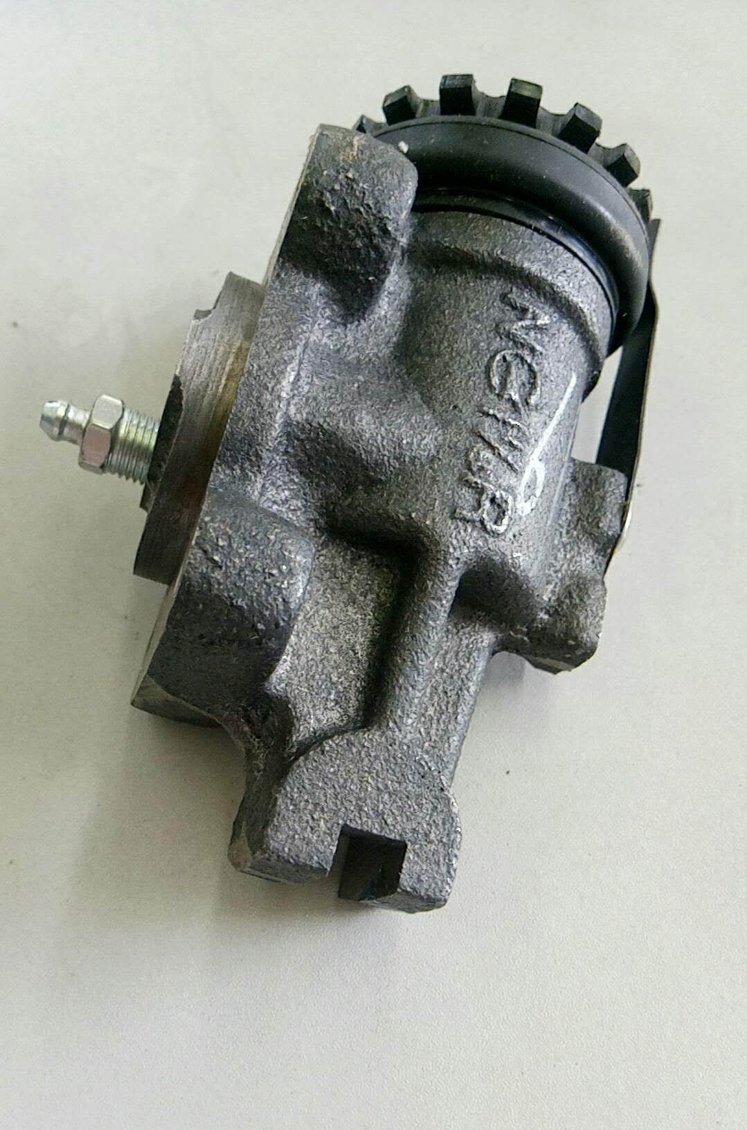 Front brake pump-right rear