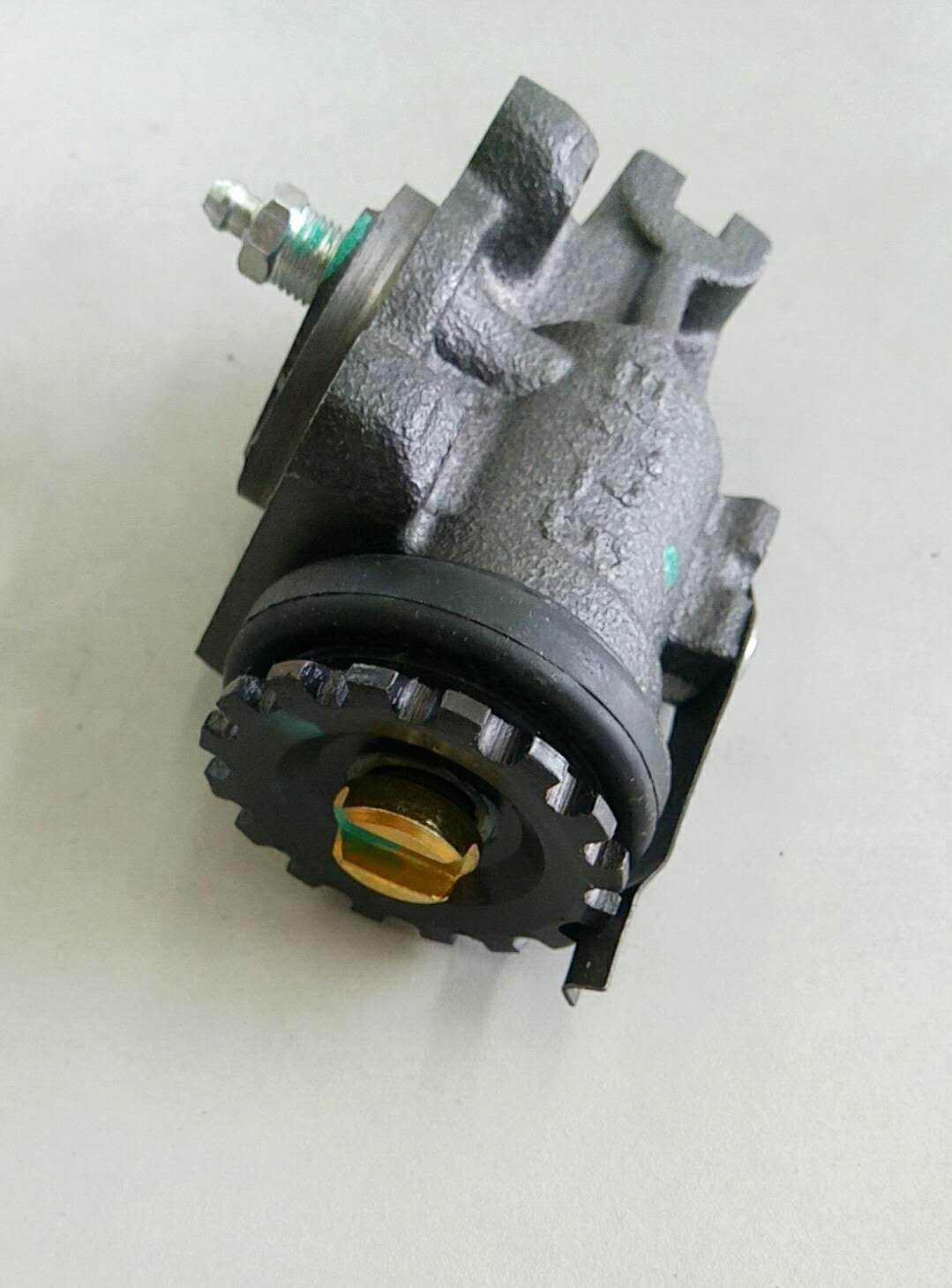 Front brake pump-right rear-1