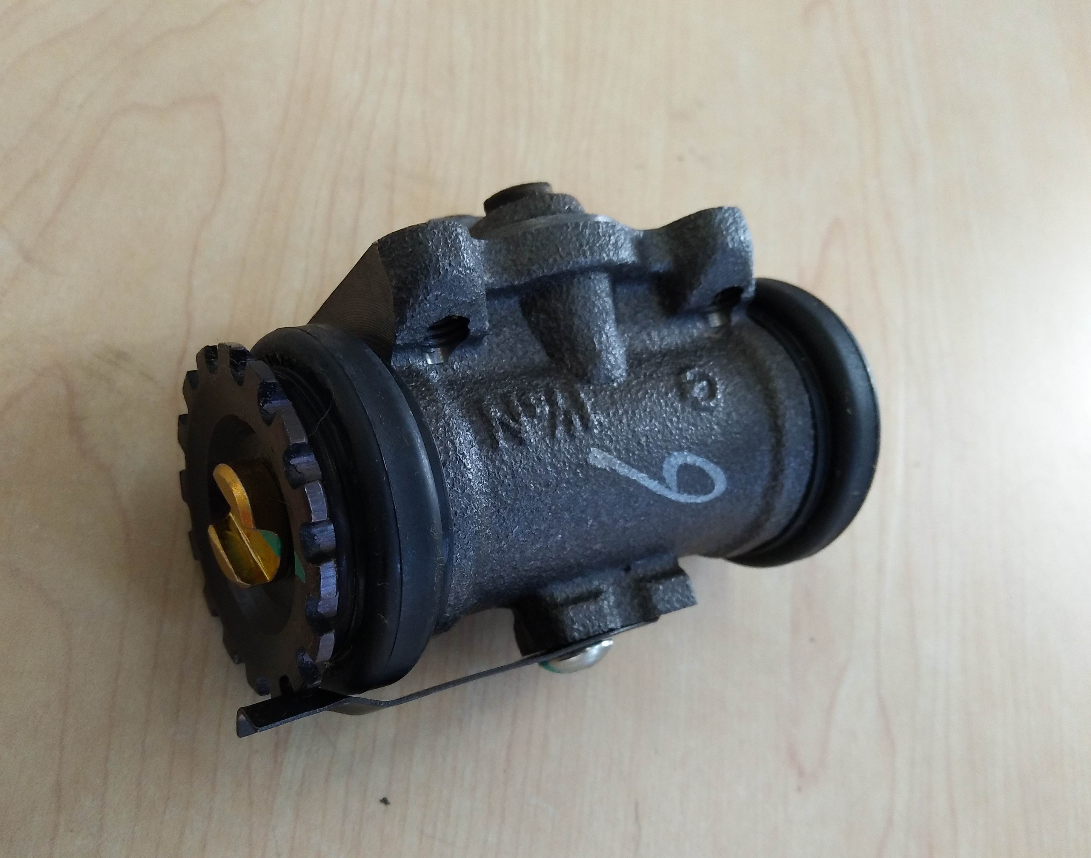 Rear brake sub-right rear