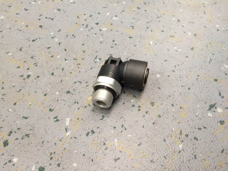 Quick plug connector, right angle, end M16*1.5 plug Φ12-1