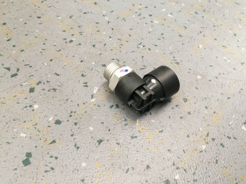 Quick plug connector, right angle, end M16*1.5 plug Φ12