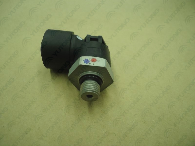 Quick plug connector, right angle, end M10 plug 12