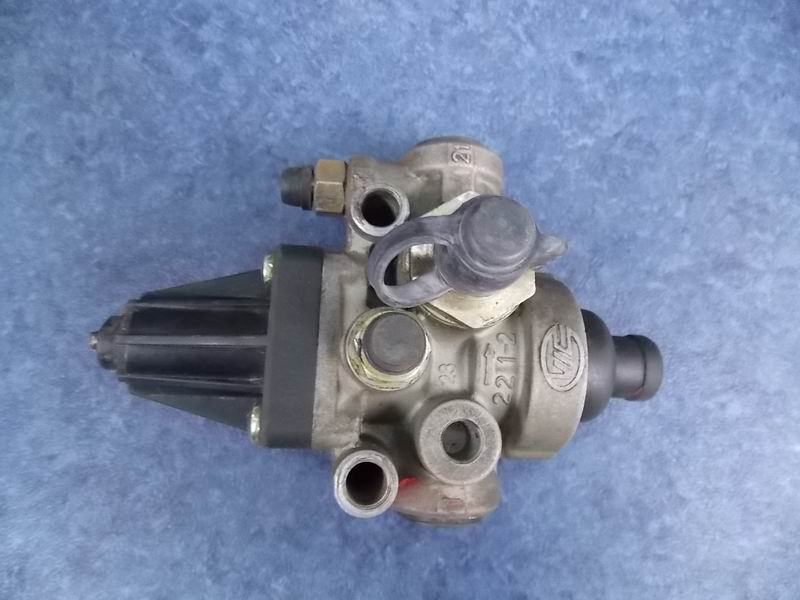 Multifunctional unloading valve