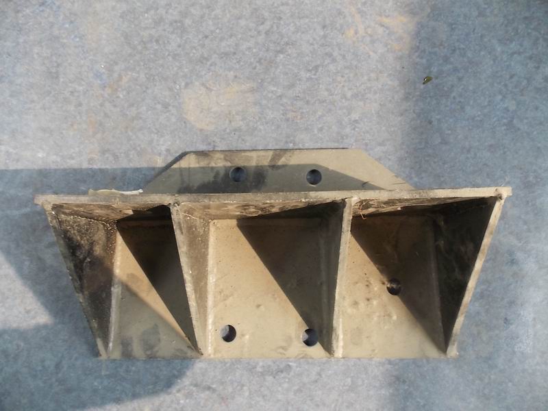 Powertrain suspension lower bracket, retarder