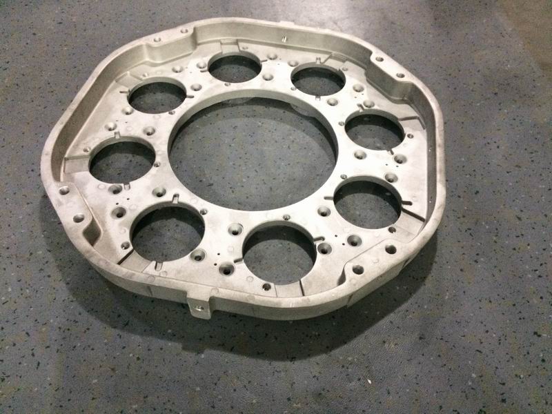 Передняя магнитная пластина, фиксирующая опорную пластину