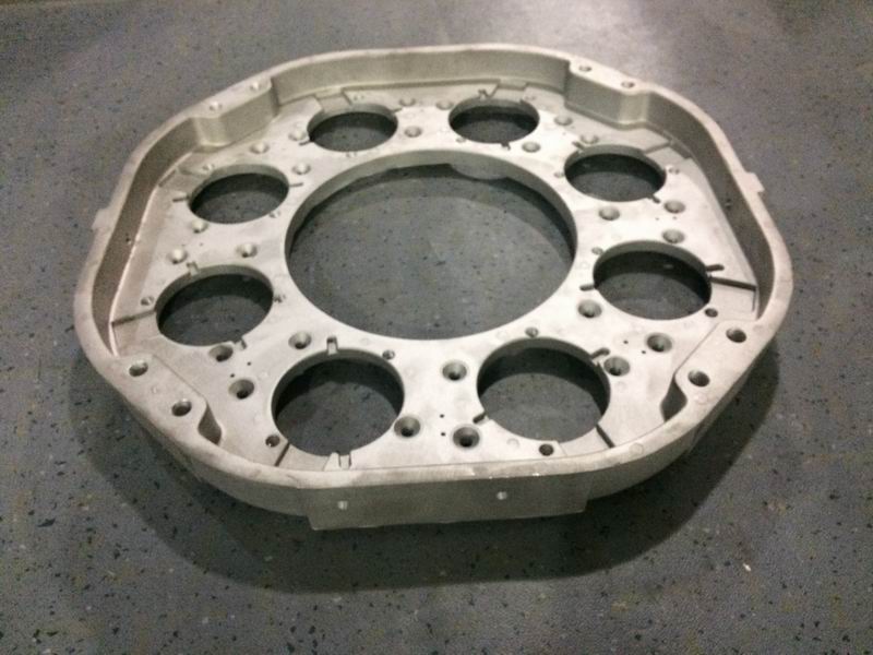 Передняя магнитная пластина, фиксирующая опорную пластину-1