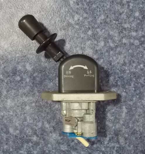 Manual valve assembly