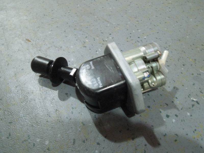 Manual control valve