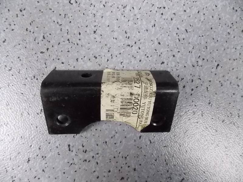 Valve type bracket, relay valve bracket, L-shaped