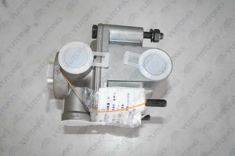 Differential relay valve with internal thread silencer-1