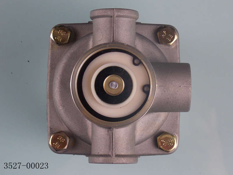 Дифференциальный релейный клапан без глушителя