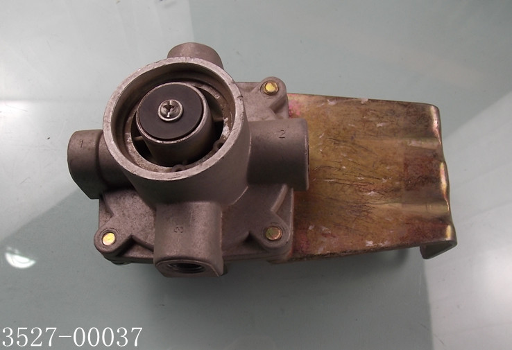 Релейный клапан