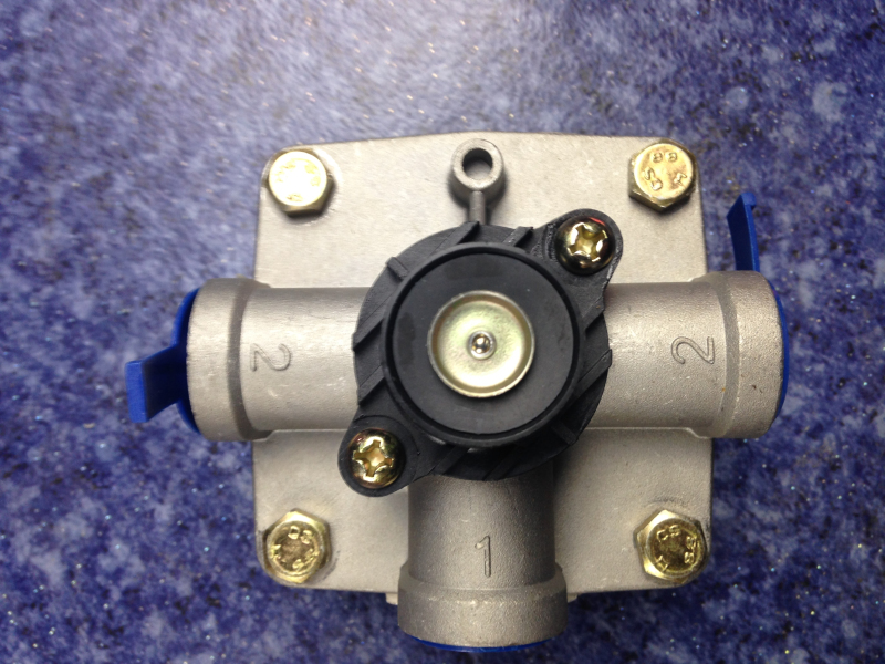 D Релейный клапан (с быстродействующим глушителем)