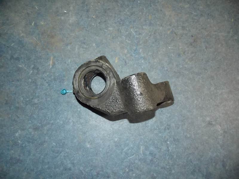 Camshaft right bracket assembly-1