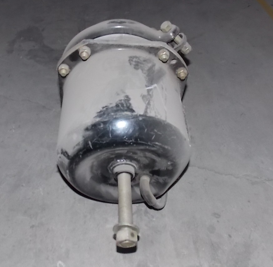 Тормозная воздушная камера в сборе, правая-1