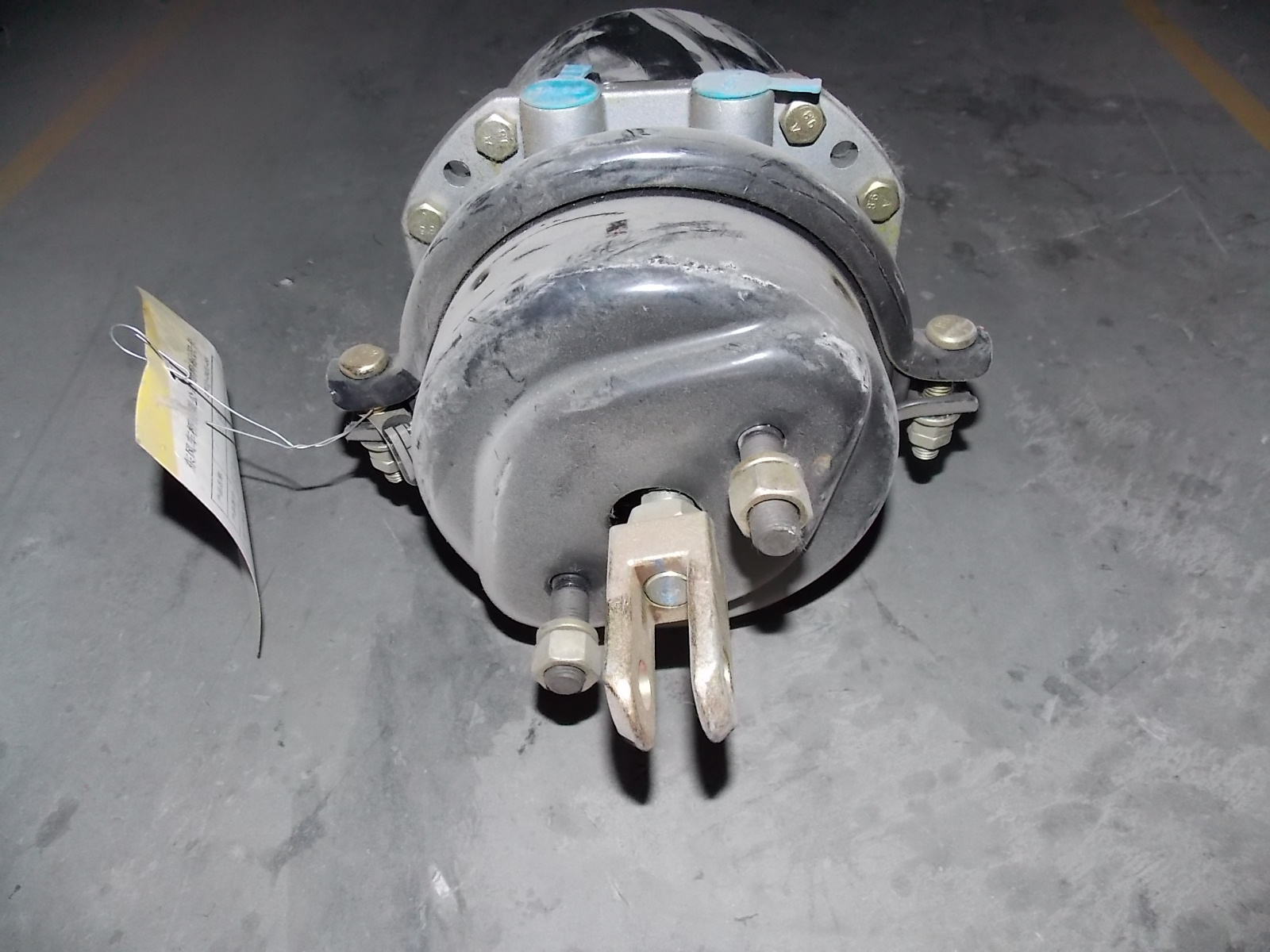 Rear brake air chamber assembly-right;16″-3