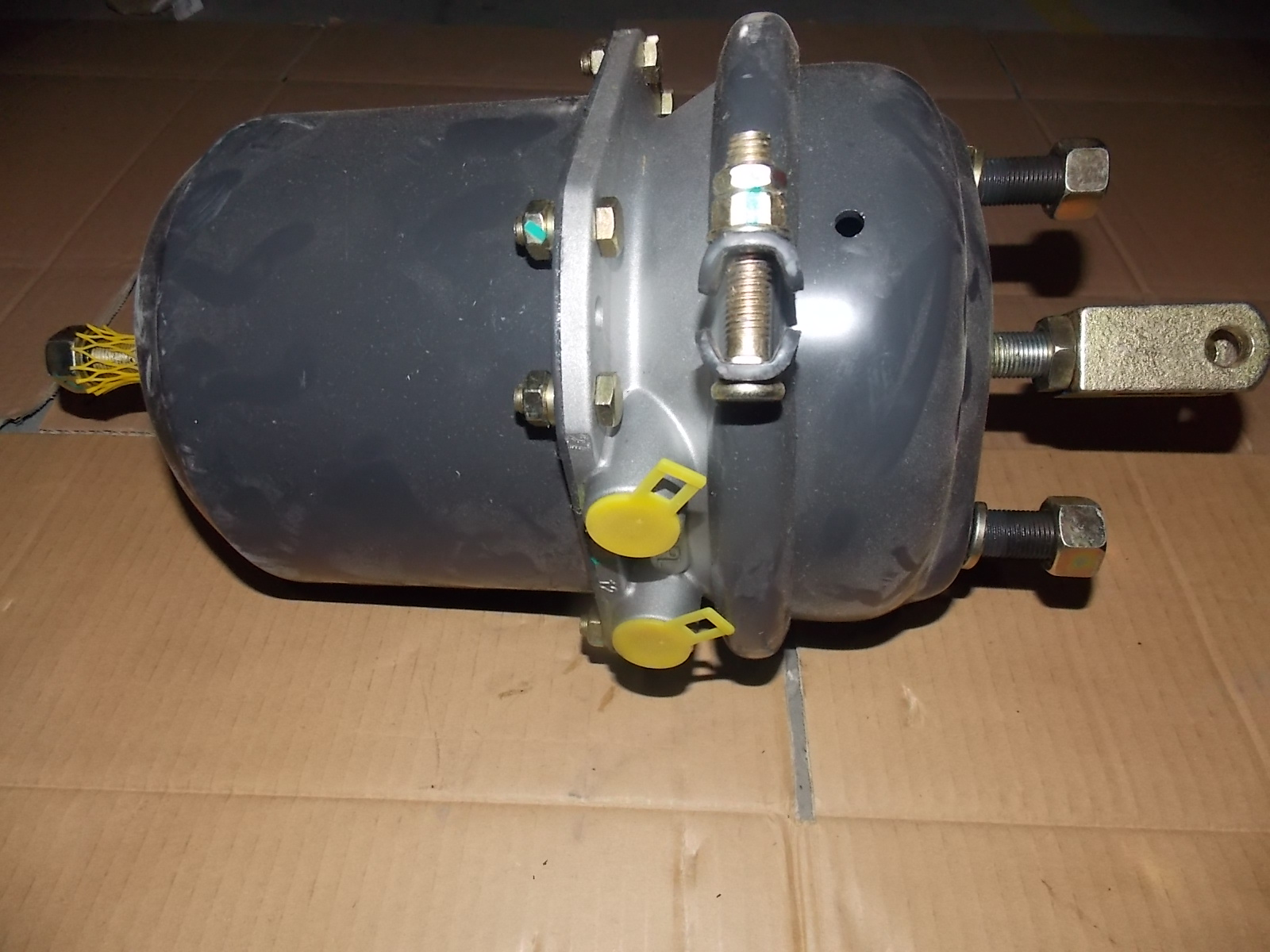 Rear brake air chamber assembly-left;27″/24″-2