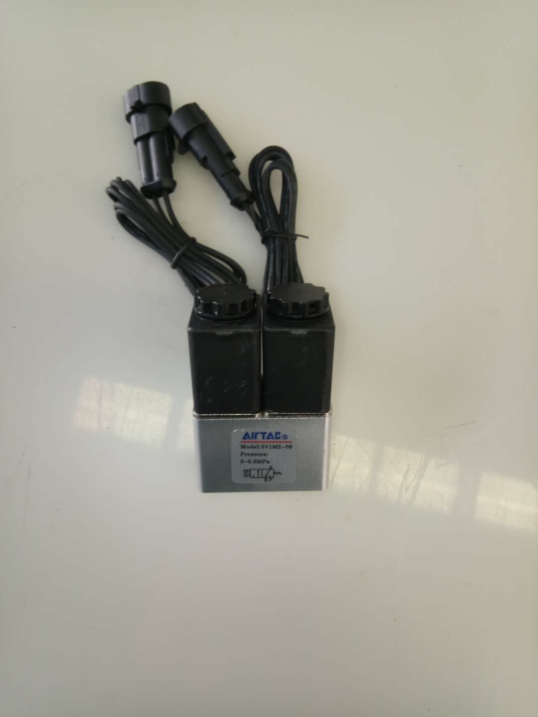 Электромагнитный пневматический клапан