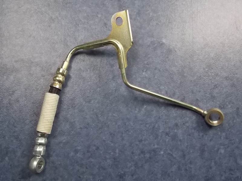 Vacuum pump oil inlet pipe