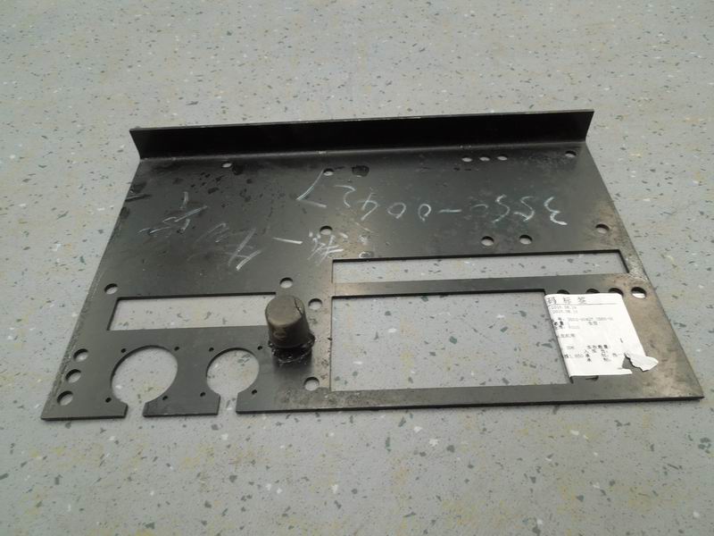 Passenger door maintenance port electrical component fixing plate for 9 series left rudder