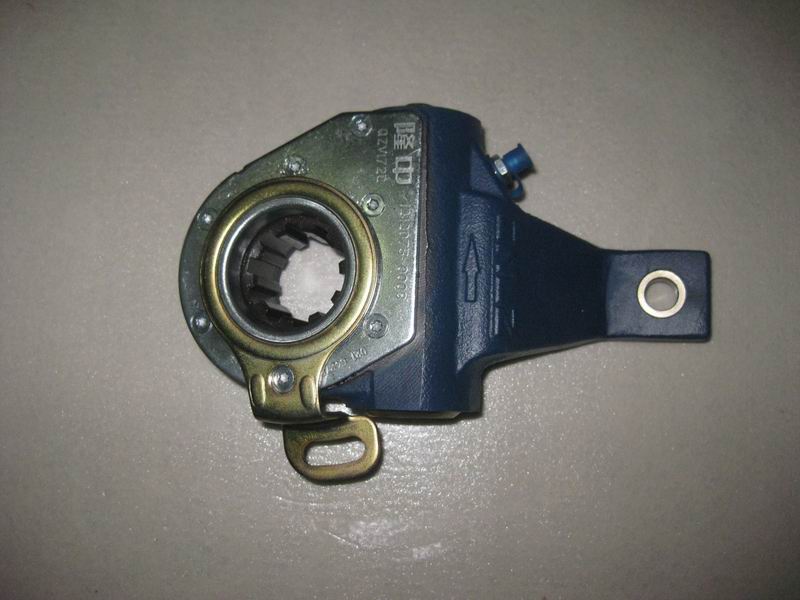 Rear left automatic adjustment arm