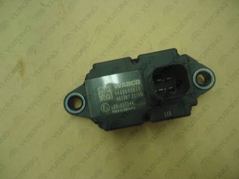 Braking system controller, ABS actuator, ESC