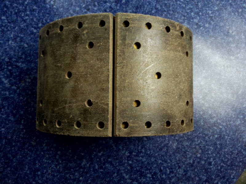 Rear brake shoe with roller-2