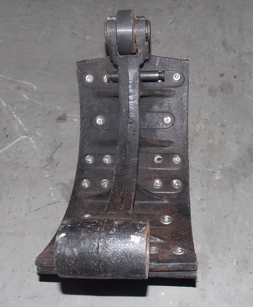 Upper brake shoe assembly; stock is consumed and replaced with 3552-00744-1
