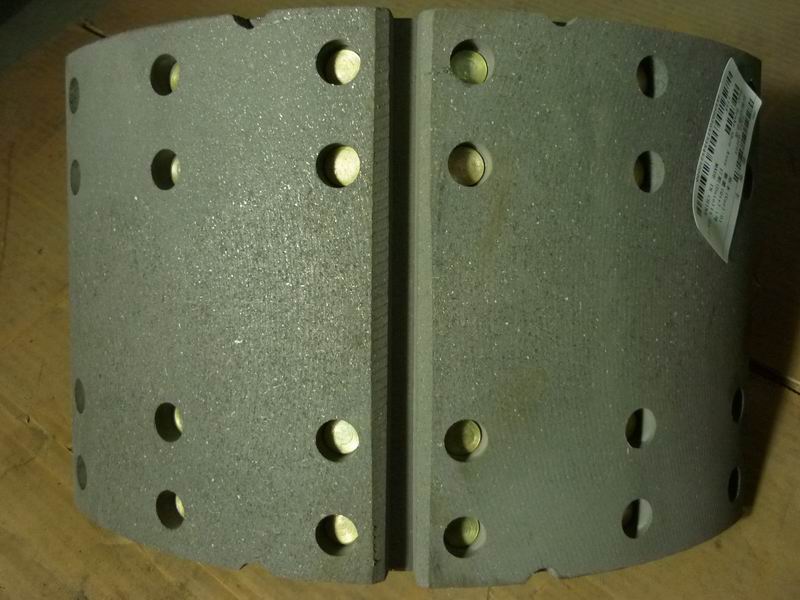 Rear lower brake shoe assembly