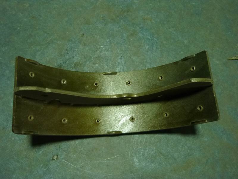 Rear brake shoe assembly
