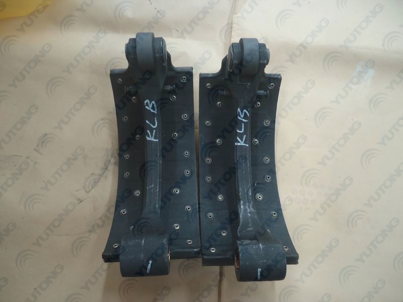 Передние тормозные колодки в сборе; 2 шт. в комплекте