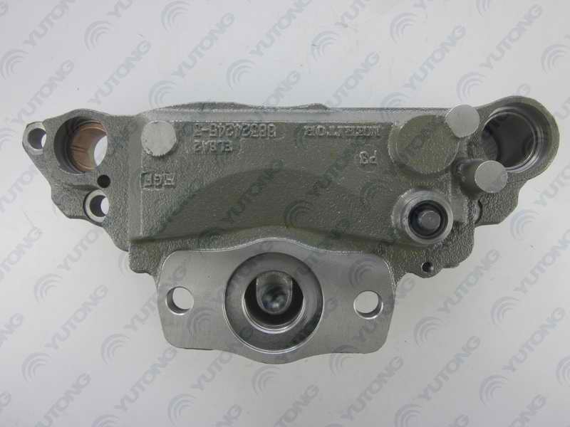 Braking clearance adjustment mechanism-right-2