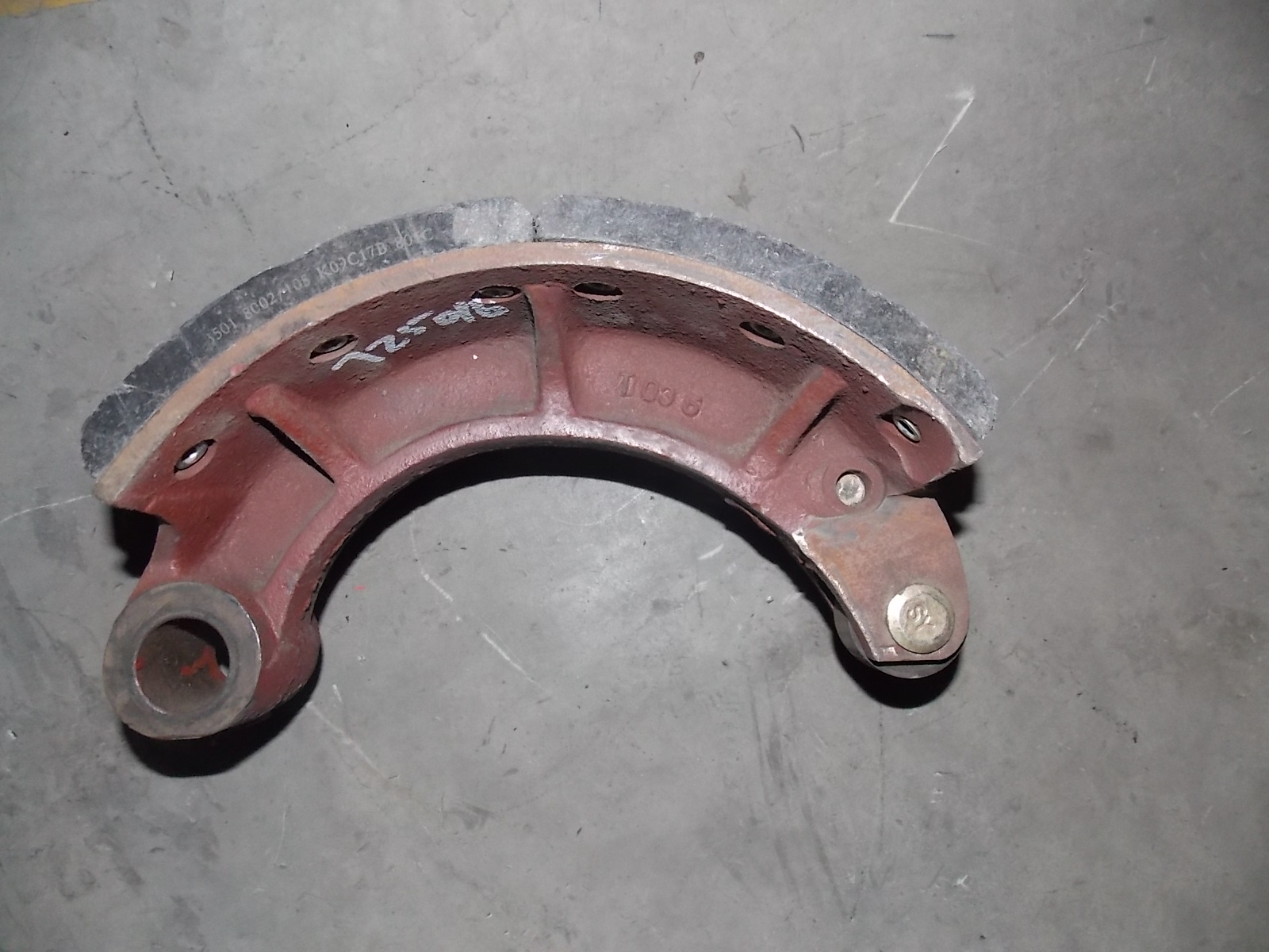 Передние тормозные колодки в сборе-1