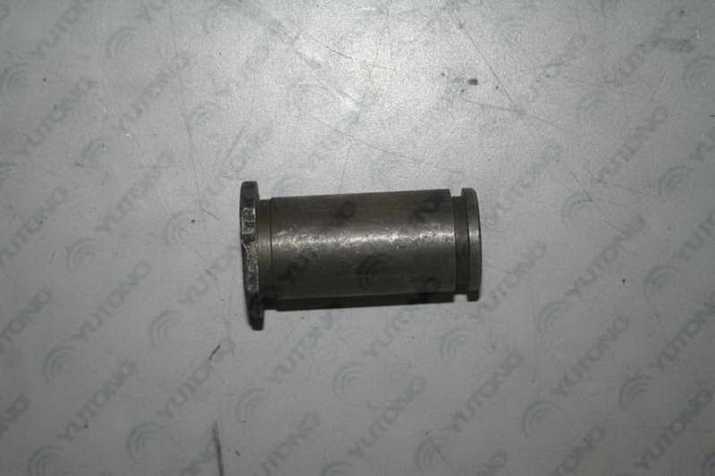 Brake shoe roller shaft
