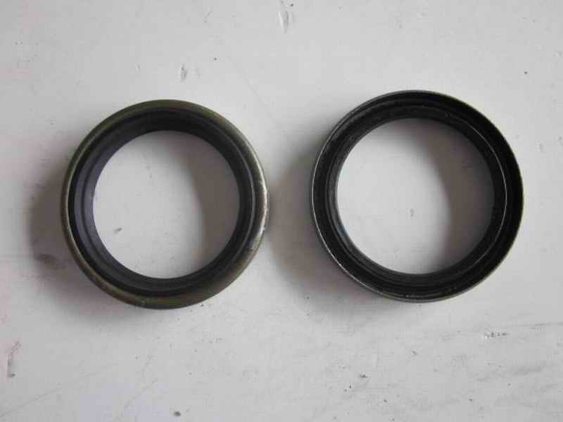 Braking base oil seal; inner lip φ44; outer circle φ56; thickness 7