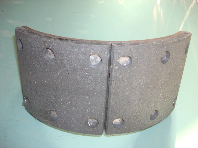 Rear brake shoe assembly