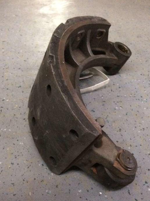 Front brake shoe assembly