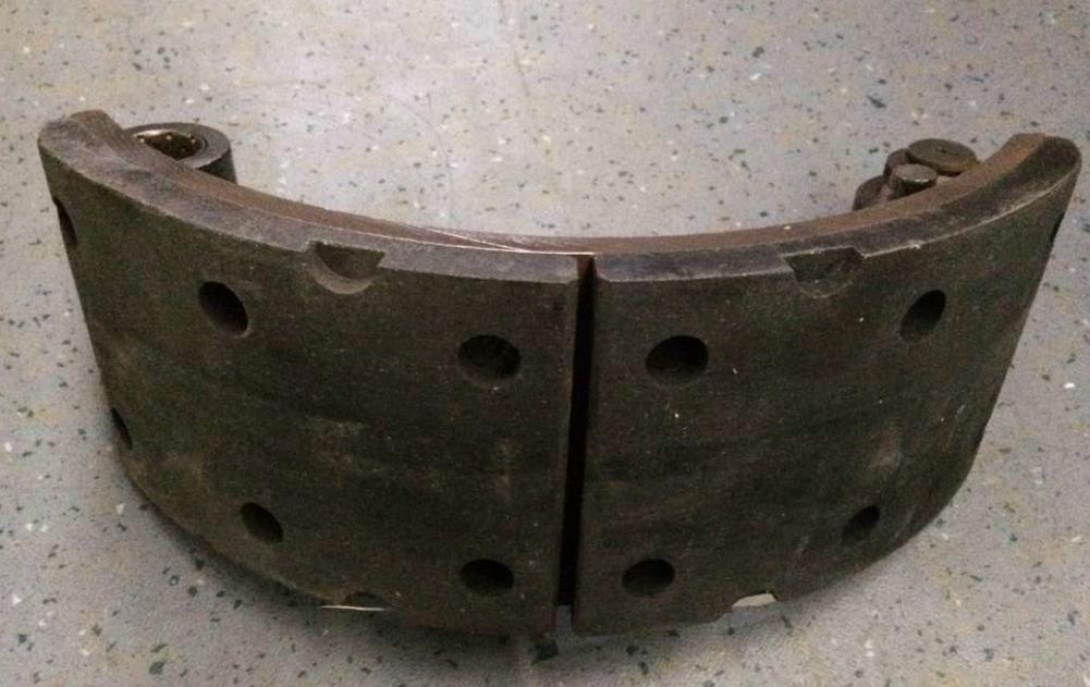 Передние тормозные колодки в сборе-1