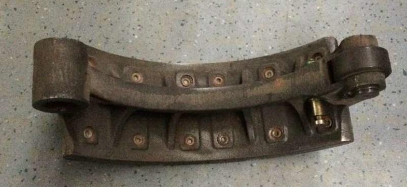 Передние тормозные колодки в сборе-2