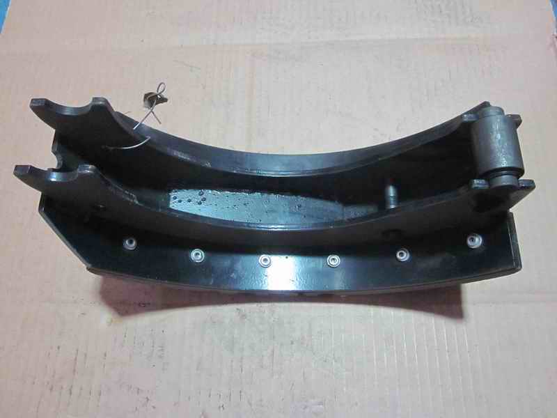 Front brake shoe assembly