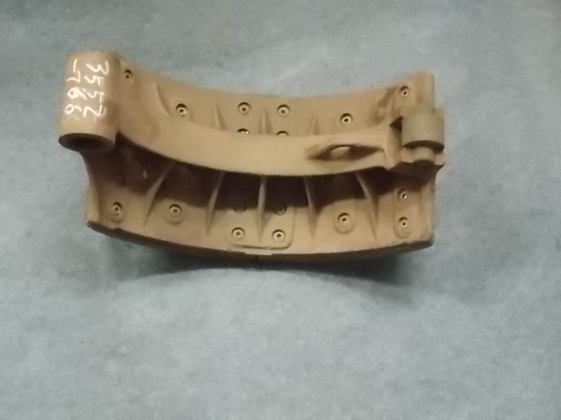 Rear brake shoe assembly