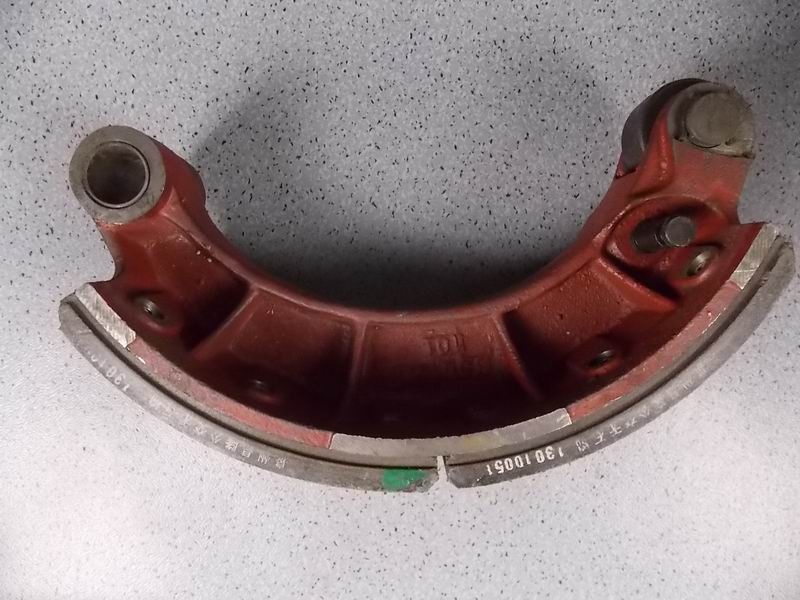 Передние тормозные колодки в сборе