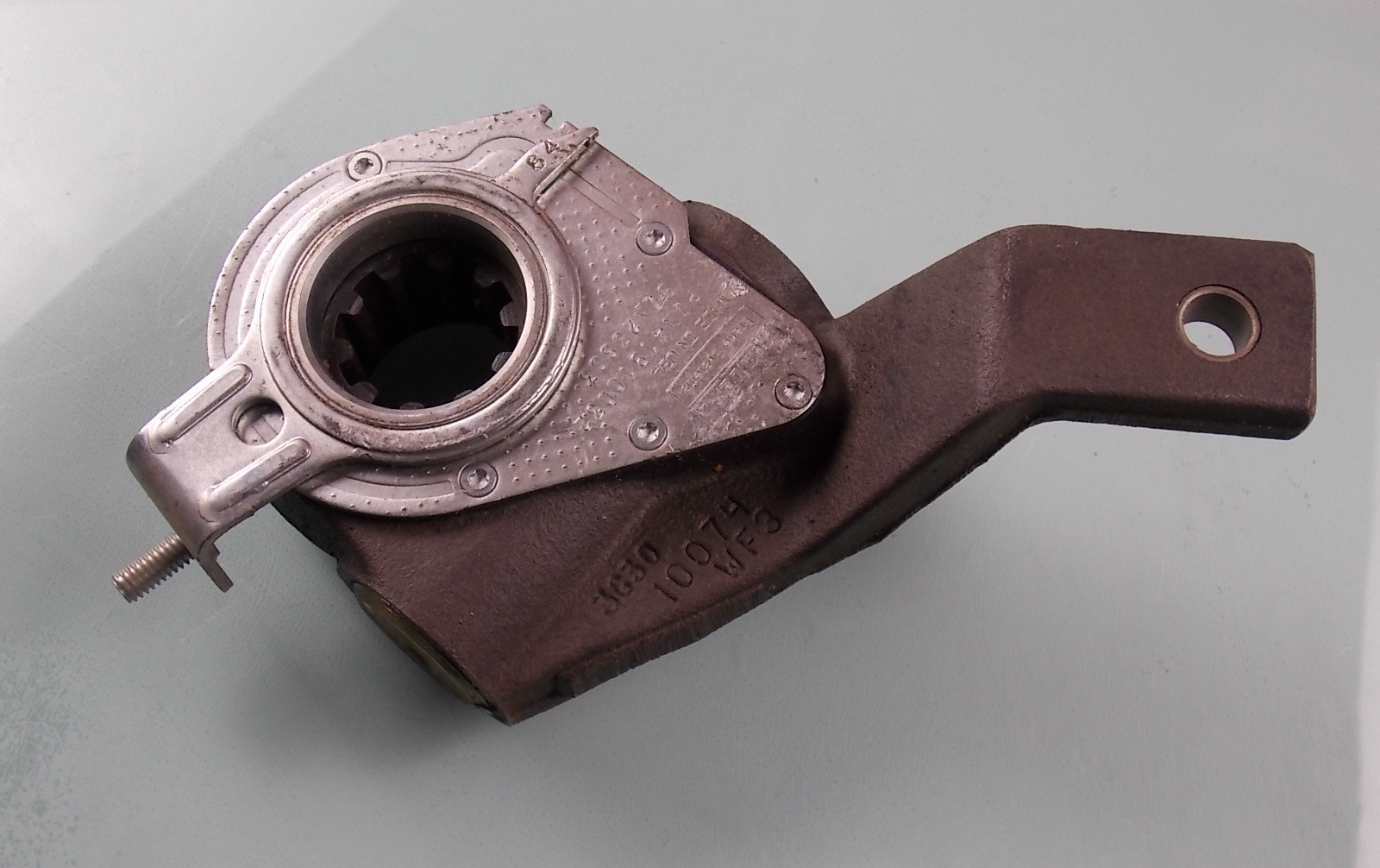 Automatic adjustment arm of the rear right; 22060S