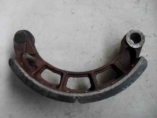 Front brake shoe assembly