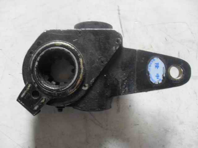 Передний правый регулировочный рычаг