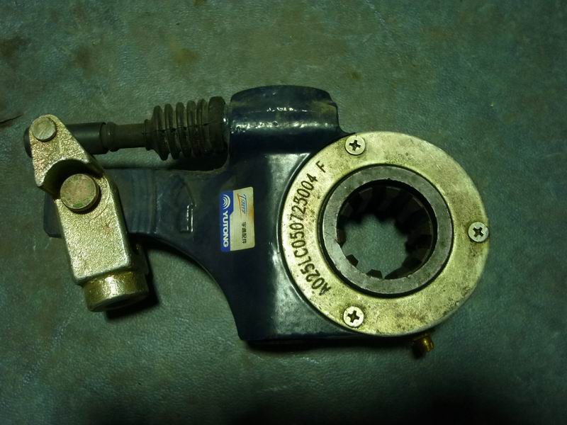 Front left automatic adjustment arm