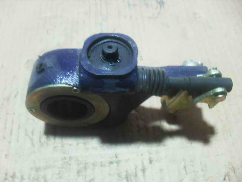 Automatic adjustment arm of the rear right