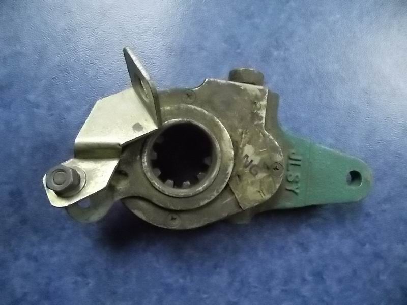 Automatic adjustment arm of the rear right