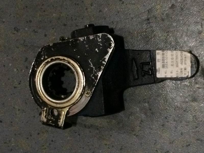 Front left automatic adjustment arm